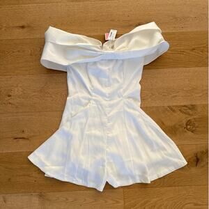 PrettyLittleThing - Extreme Bow Detail Satin Playsuit in White